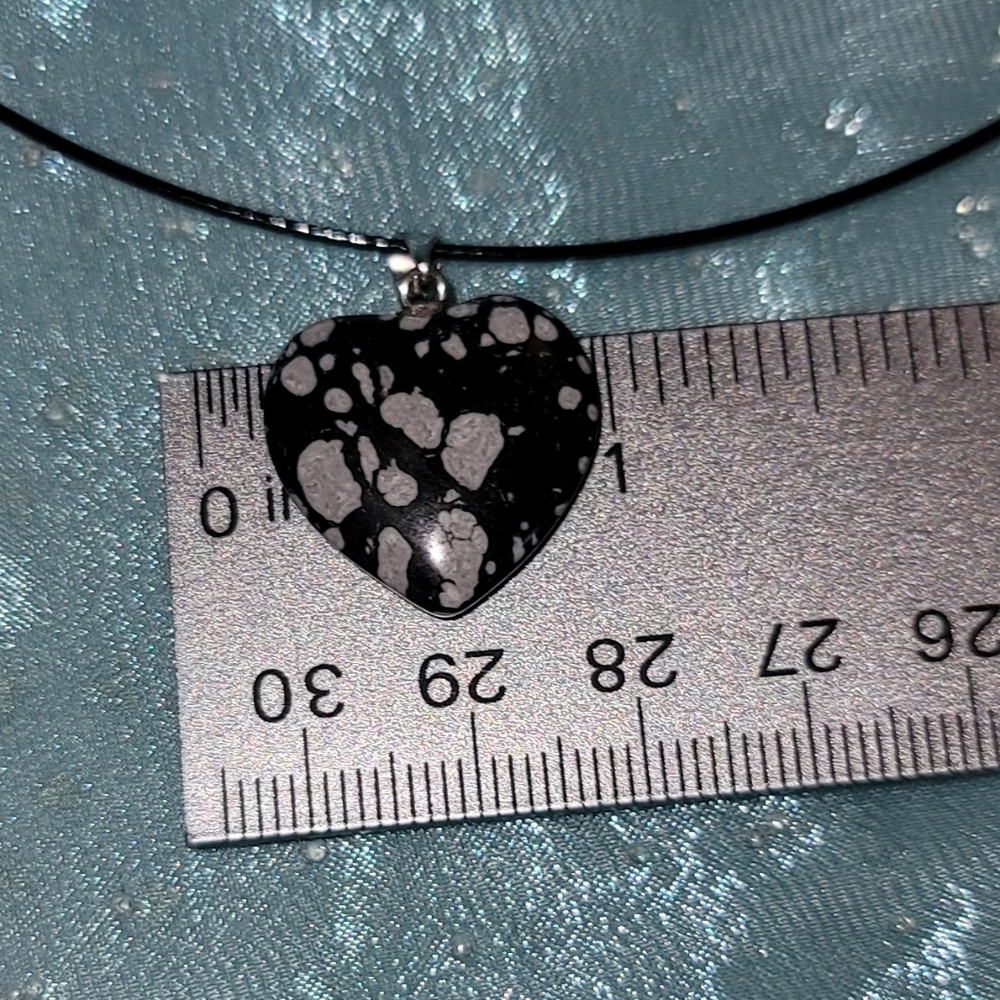 Pretty circular necklace with barrel screw clasp with ONE 1 Heart pendent - Picture 3 of 13